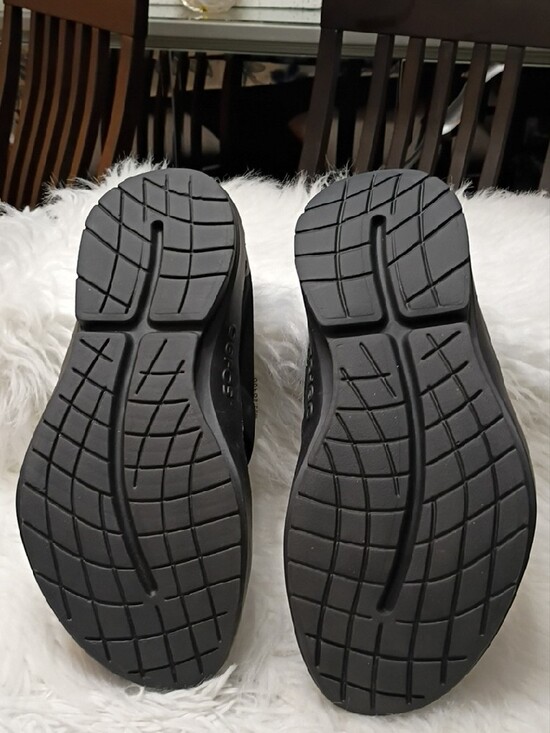 OOFOS OOmg Low Shoes Mens Black Slip-On Recovery Loafers with Lime Green Accents main image 5